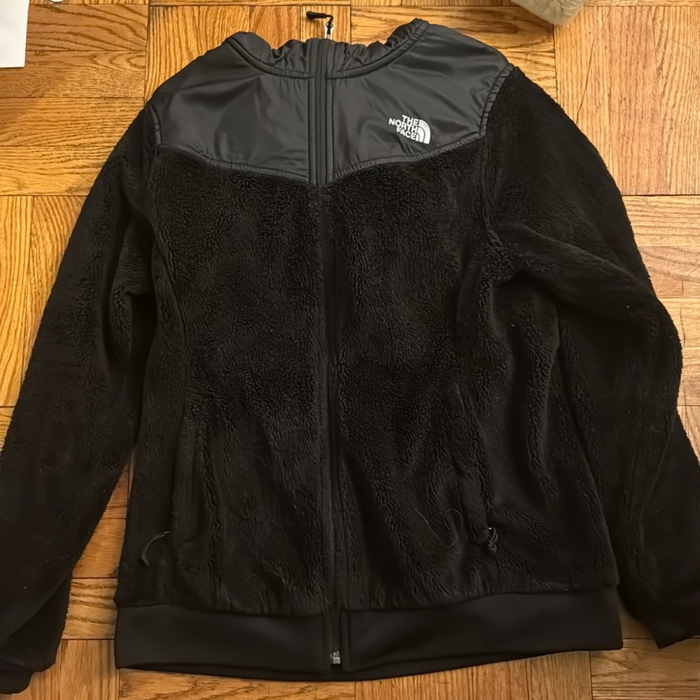 FURRY NORTH FACE FLEECE IN EXCELLENT CONDITIONS